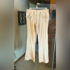 Beige cacky style pants with gold accents